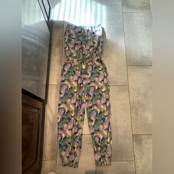 Blue island romper 🌴☀️ - Picture 2 of 3